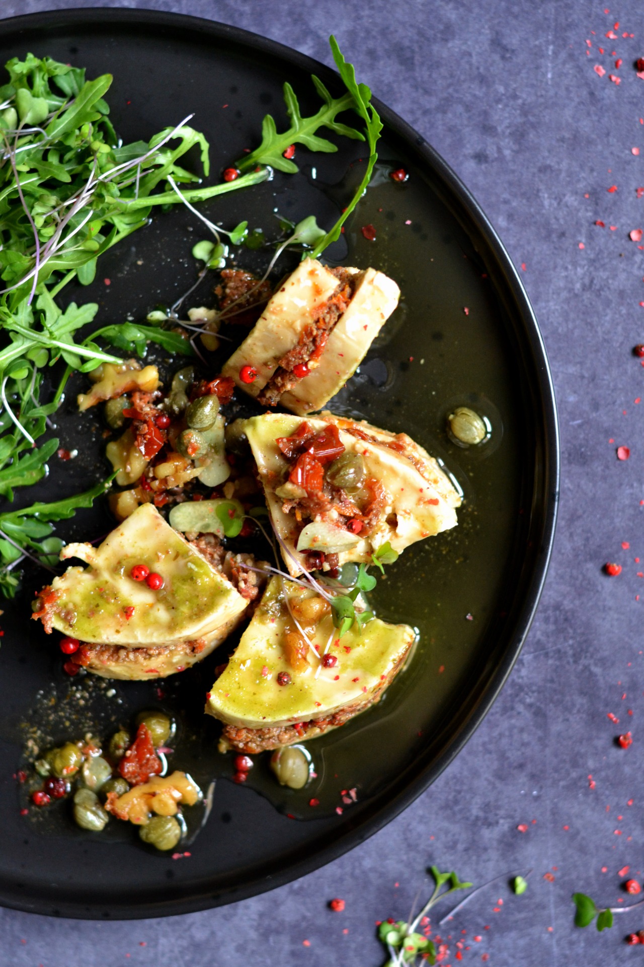 Veganský středomořský hermelín 